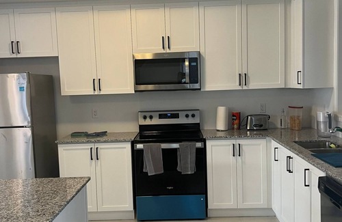 Brampton House | Sun-Filled Room with Private Bathroom and Balcony