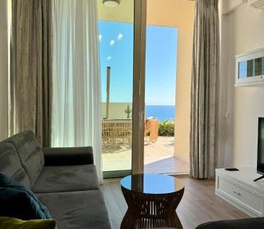 Jala House | Sun Hill Green Coast, Palase