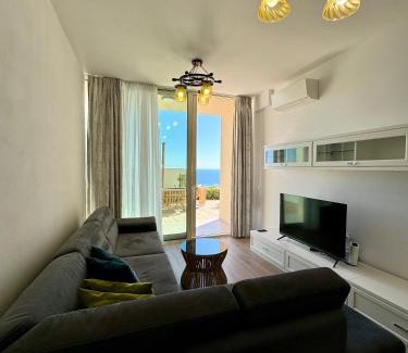 Jala House | Sun Hill Green Coast, Palase