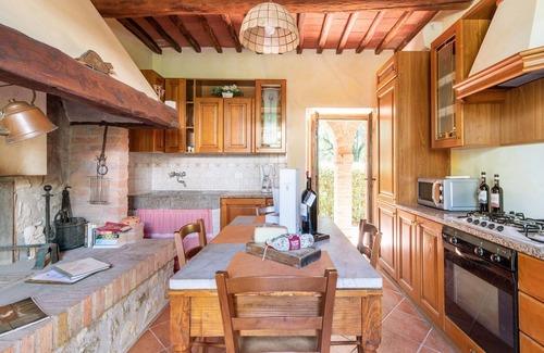 Monti di Sotto House | Sun-kissed holiday home