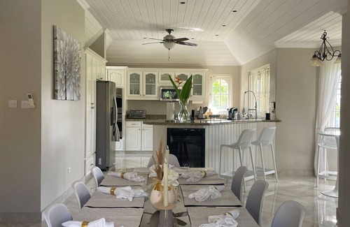 Newton Terrace Villa | Sun-Kissed 4 Bedroom Villa - Pool, Hot Tub, Oistin Fish Fry & Beach
