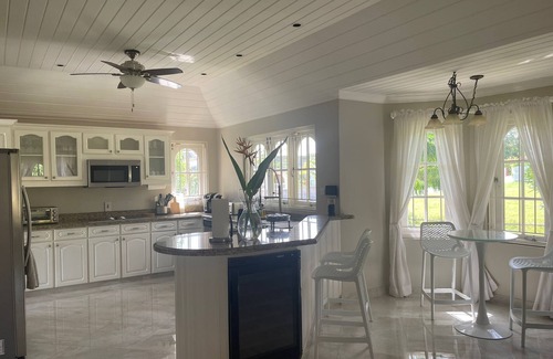 Newton Terrace Villa | Sun-Kissed 4 Bedroom Villa - Pool, Hot Tub, Oistin Fish Fry & Beach