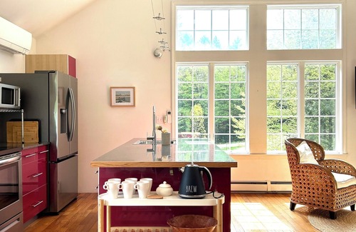 Freeport Cottage | Sun-lit, 2 Bedroom Guest cottage on 27 Acres in Freeport