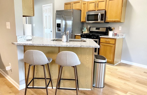 Flowery Branch House | 💥Sun Lit Stylish Modern Treasure,close to Road Atlanta🏡 Long Term Stay Welcome!