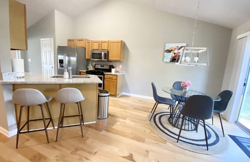 Flowery Branch House | 💥Sun Lit Stylish Modern Treasure,close to Road Atlanta🏡 Long Term Stay Welcome!