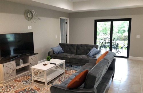 Englewood East House | Sun, Palms and Beaches at "Elena's Home"