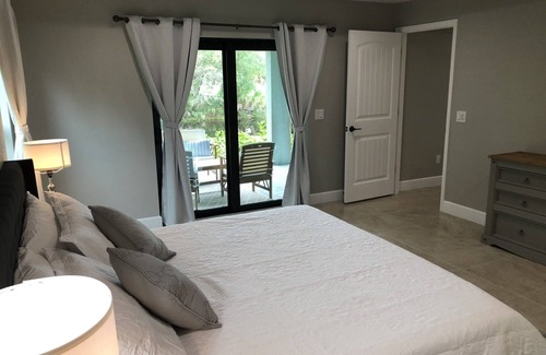 Englewood East House | Sun, Palms and Beaches at "Elena's Home"