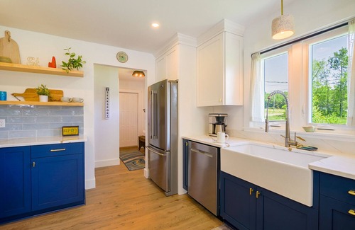 Searsport House | Sun, salt and sand @ Heart Rock House! Private beach/8 min drive to Belfast!