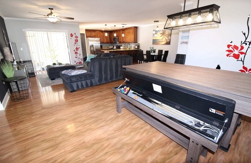 Rustic Oaks House | Sun-Soaked FL Haven | Heated Pool | Palm Harbor