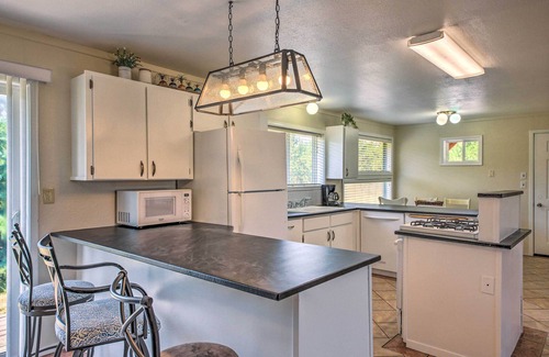 White Pine House | Sun-Soaked Trout Creek Escape < 2 Mi to River