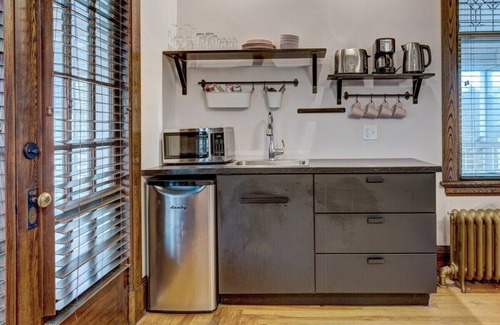 Lunenburg Apartment | Sun Suite Cozy Getaway for 2 Lunenburg