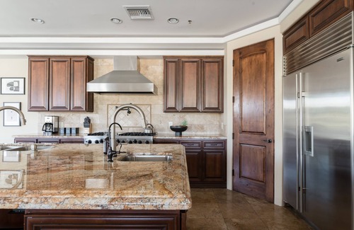 Cave Creek House | Sunbeam by AvantStay | Elegant, Private Desert Home w/Infinity Pool, Spa & View