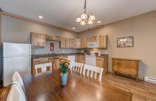 Pepin Apartment | Sunbeam Condo - Beautiful 2 Bedroom Stay by Beach