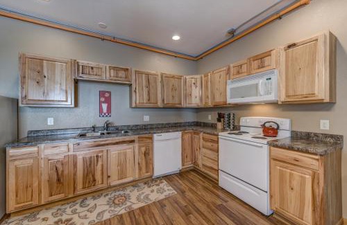 Pepin Apartment | Sunbeam Condo - Beautiful 2 Bedroom Stay by Beach