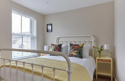Deal House | Sunbeam Cottage by Coaste