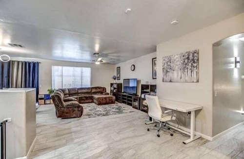 Ashton Ranch House | Sunbeam Sanctuary | 4b2b | Pet Friendly | Hot Tub in Surprise