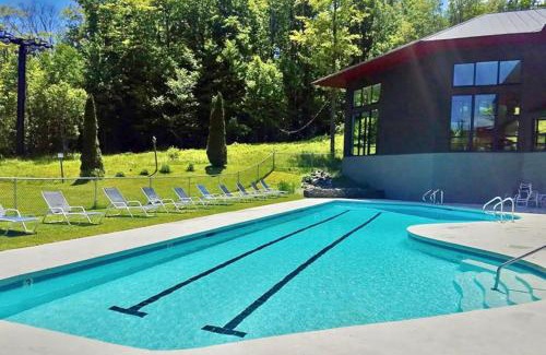 Central Vermont- Killington House | SunBear AC Pool Game Room Fireplace Hiking