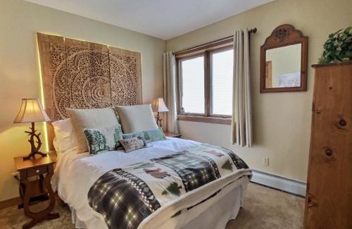 Central Vermont- Killington House | SunBear AC Pool Game Room Fireplace Hiking
