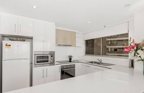 Main Beach Apartment | Sunbird Beach Resort