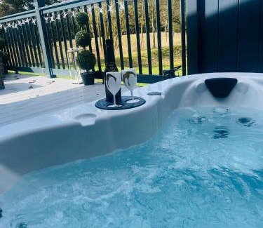 Allerthorpe House | Sunbird Lodge with Hot Tub