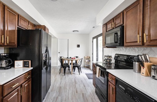 Fishers House | Sunblest Retreat Downtown Fishers Peaceful Neighborhood Family-sized House