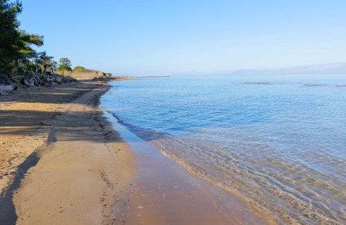 Molos Villa | SunBreeze-Beachfront Luxury Villa 5 Bed 4 bath-Sleeps 10