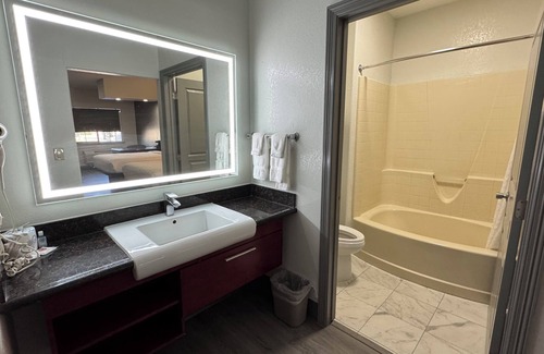 Pleasanton Hotel | Sunbridge Inn and Suites