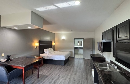 Pleasanton Hotel | Sunbridge Inn and Suites