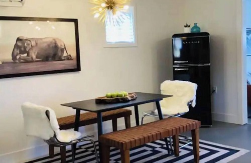 Joshua Tree House | Sunburst House : Desert Chic Retreat