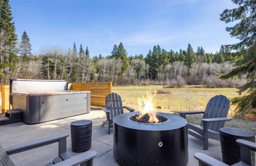 Ronald House | Suncadia 2 Bdrm Cabin with Private Hot tub on the Meadow