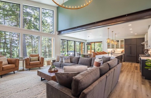 Roslyn House | Suncadia 5 Bdrm Home Nestled in the Forest Perfect Private Retreat