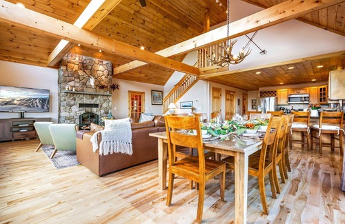 Sunday River Area House | Sunday River MTN Views! Slps 12! HotTub! Lux home