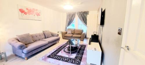 Sunderland House | Sunderland Villa Luxuria House and Apartment Accommodation - Free Double Private Parking