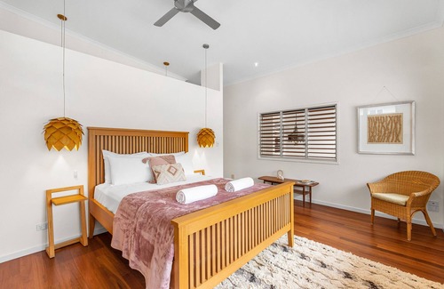 Mudjimba House | Sundew Villa - Beach holiday w/ pool, fireplace & pet friendly