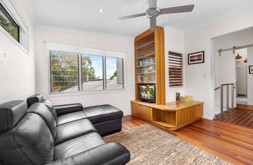 Mudjimba House | Sundew Villa - Beach holiday w/ pool, fireplace & pet friendly