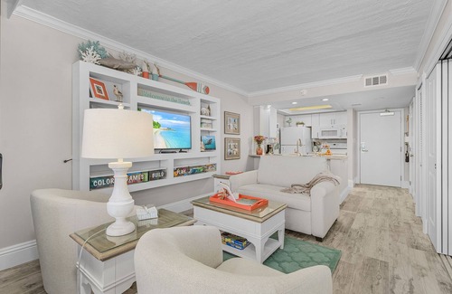 Sanibel Condo | Sundial D310 Charming beachfront getaway!
