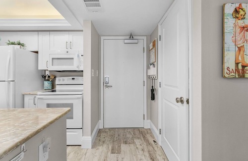 Sanibel Condo | Sundial D310 Charming beachfront getaway!