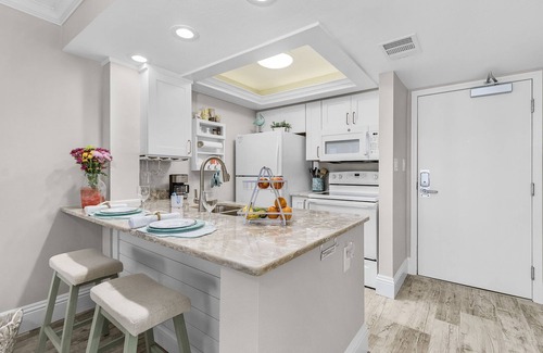Sanibel Condo | Sundial D310 Charming beachfront getaway!