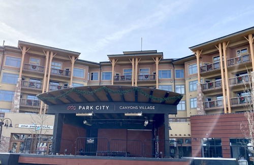 Park City Condo | Sundial Lodge-Ski in/Ski out-1 Bedroom/1 Bathroom-Sleeps 4-Unit B315-613 sq. ft.