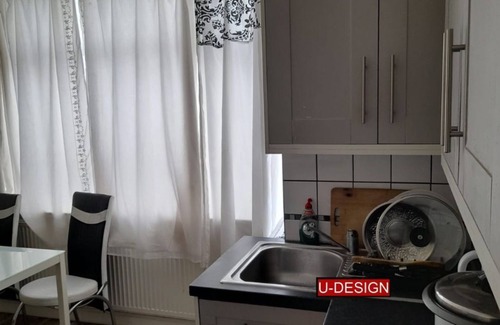 Toddington House | Sundon Park 1-Bedroom House