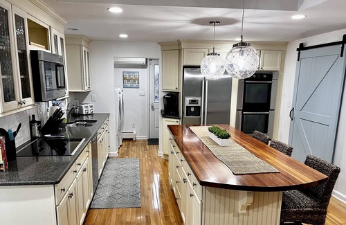 Madison House | Sundrenched 5 BR Home w/ Private Dock Near Beaches