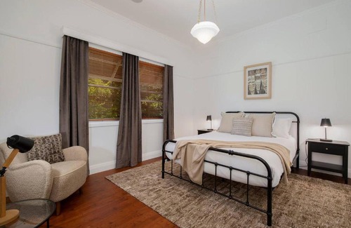 Highfields House | 'Sunfields' Garden Hideaway between Beaches and CBD