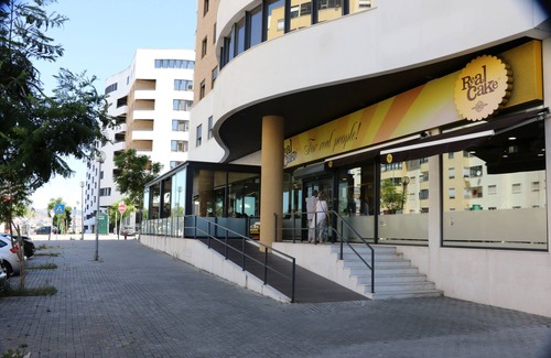 Loures Condo | Sunflower Apartment - Infantado