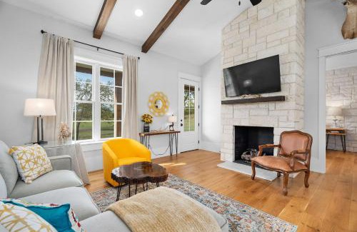 Comfort House | Sunflower Cottage with hot tub & VIEWS