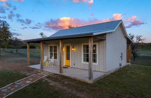 Comfort House | Sunflower Cottage with hot tub & VIEWS
