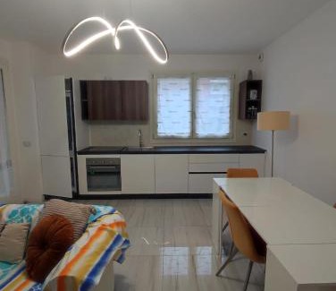 Cologno Monzese Apartment | Sunflowers