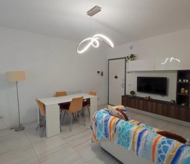 Cologno Monzese Apartment | Sunflowers