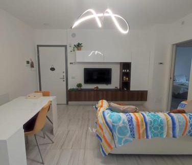 Cologno Monzese Apartment | Sunflowers