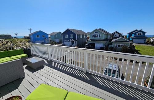 Pacific Beach House | Sunkissed - 90 Sec Drive to Beach, Firepit, Privacy Fenced Yard, Gardens