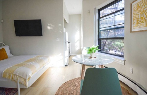 Prudential - St. Botolph Apartment | Sunkissed Studio near South End